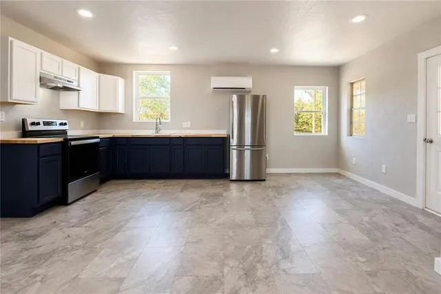 Photo 7 — 21201 E Sixth Street, Hinton, OK 73047
