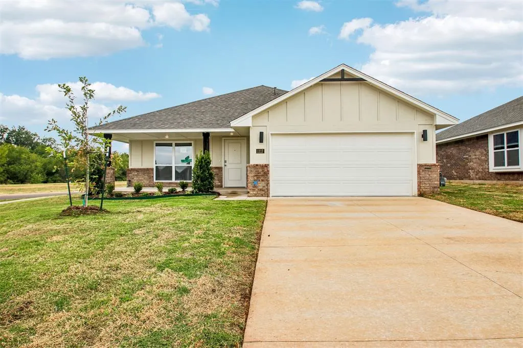 Front exterior — 1117 Redwood Creek Drive, Yukon, OK 73099