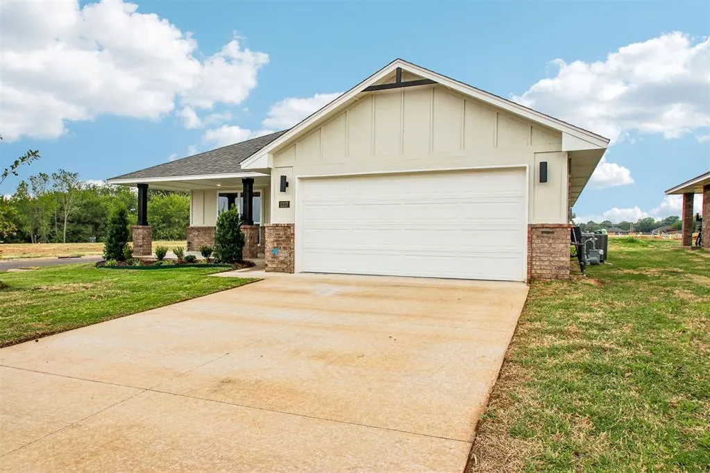 Photo 2 — 1117 Redwood Creek Drive, Yukon, OK 73099