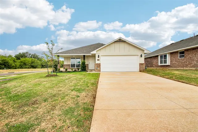 Photo 3 — 1117 Redwood Creek Drive, Yukon, OK 73099
