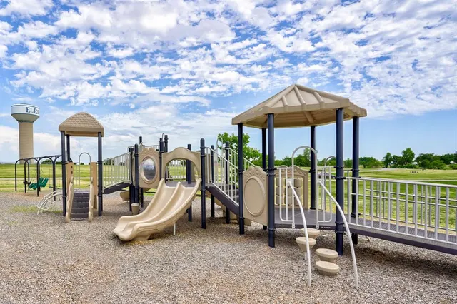 Photo 8 — 1926 Redwood Lane, El Reno, OK 73036