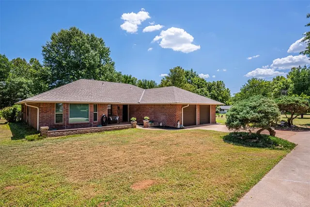 Front exterior — 5807 E Tyler Drive, Tuttle, OK 73089