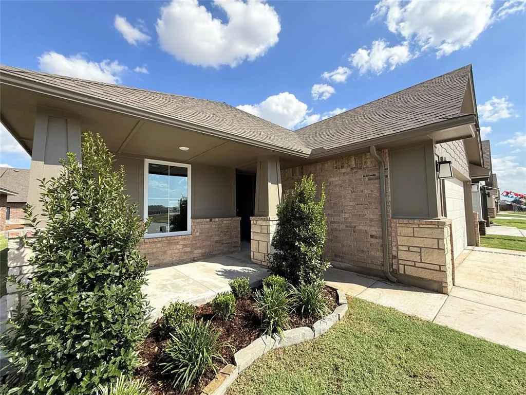 Photo 2 — 13916 Mondello Lane, Oklahoma City, OK 73170