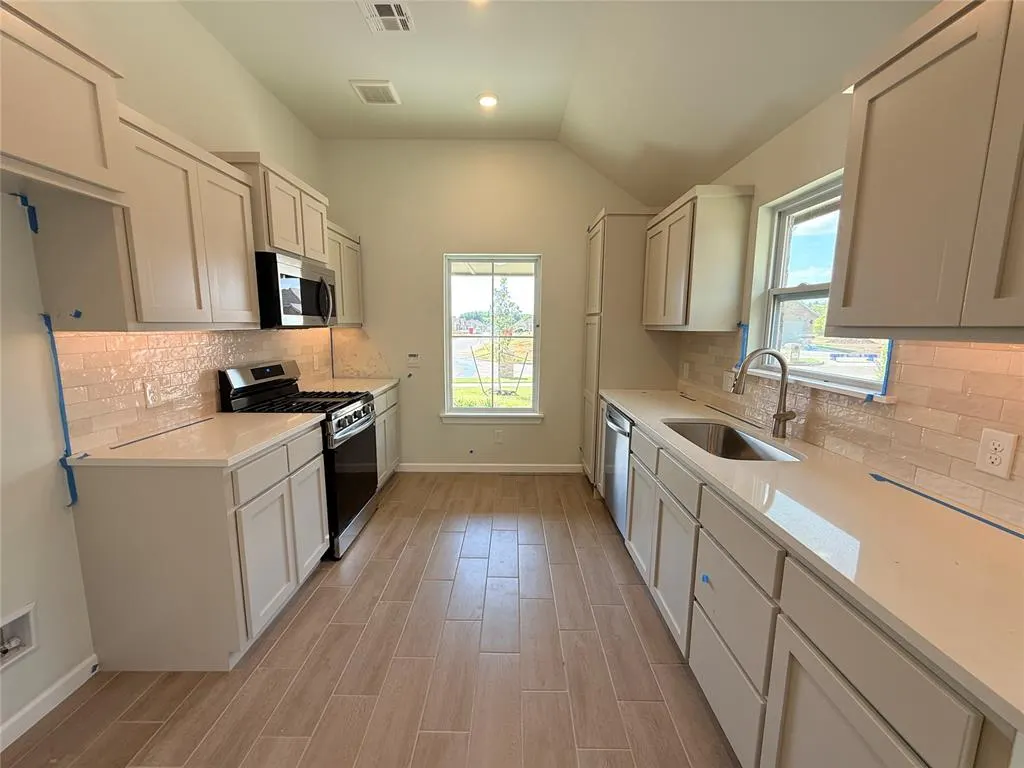 Photo 4 — 13916 Mondello Lane, Oklahoma City, OK 73170