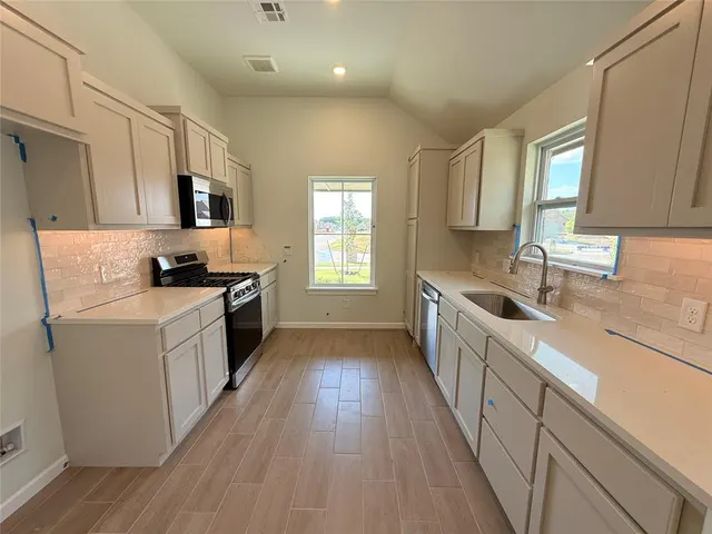 Photo 4 — 13916 Mondello Lane, Oklahoma City, OK 73170