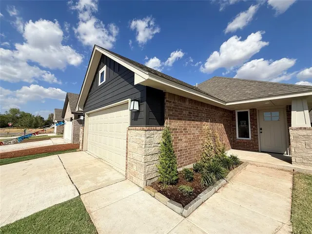Photo 2 — 13912 Mondello Lane, Oklahoma City, OK 73170