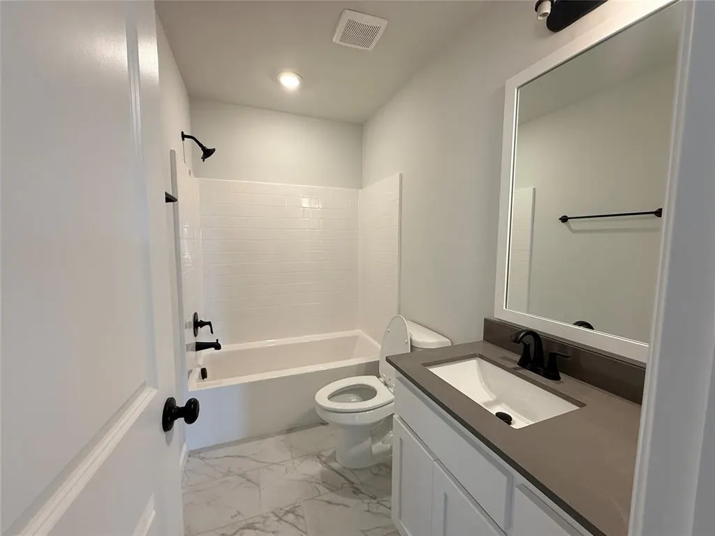 Photo 8 — 13912 Mondello Lane, Oklahoma City, OK 73170