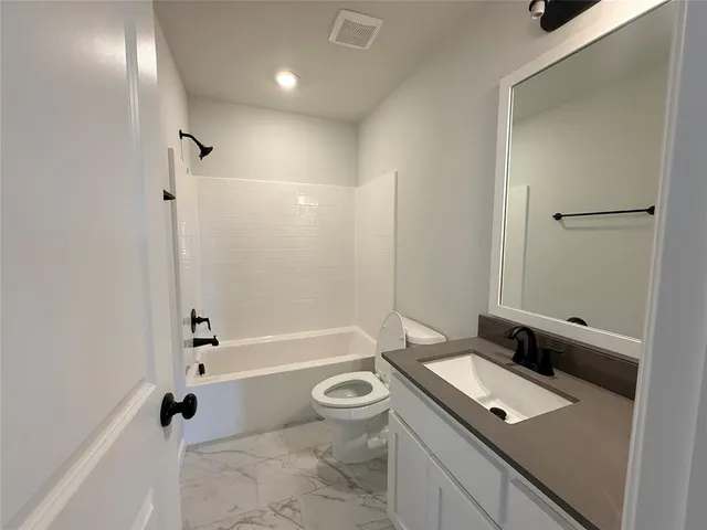 Photo 8 — 13912 Mondello Lane, Oklahoma City, OK 73170