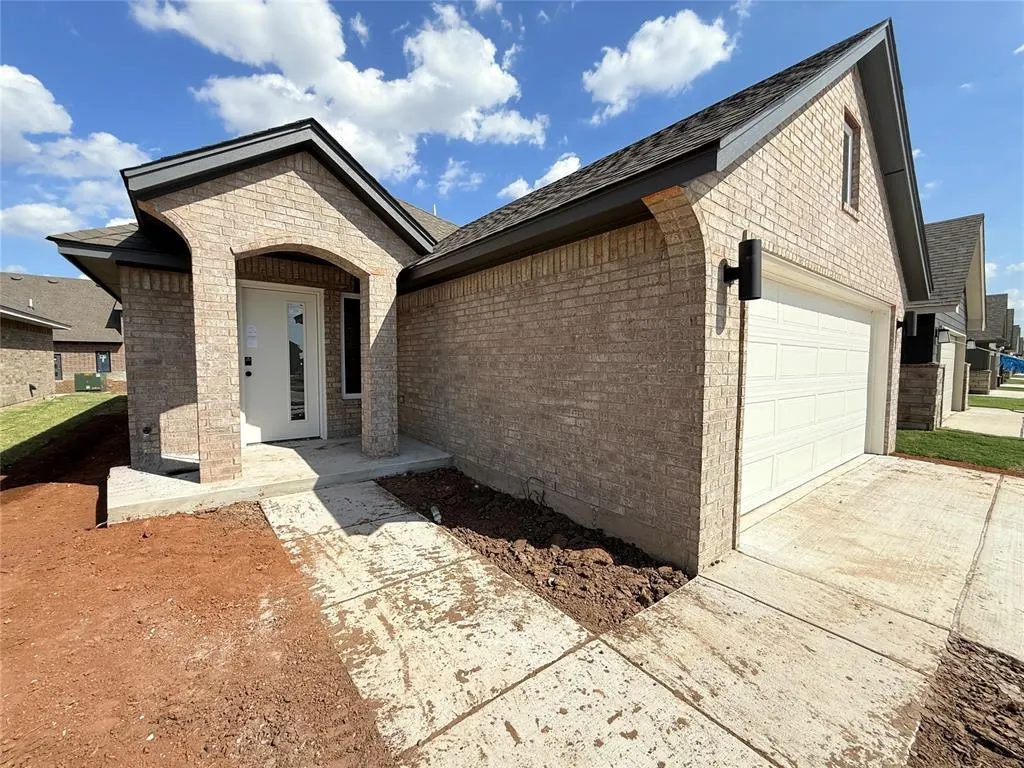 Photo 2 — 13908 Mondello Lane, Oklahoma City, OK 73170
