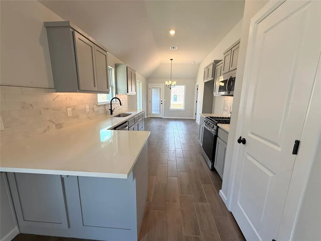 Photo 4 — 13908 Mondello Lane, Oklahoma City, OK 73170