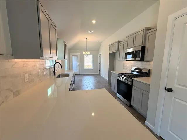 Photo 5 — 13908 Mondello Lane, Oklahoma City, OK 73170