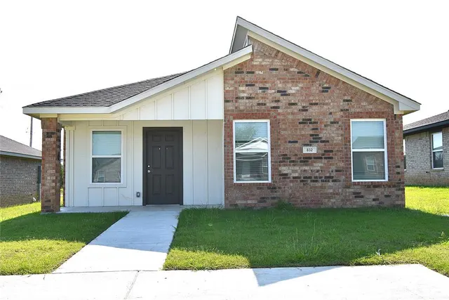 Front exterior — 832 Elm Street, Seminole, OK 74868
