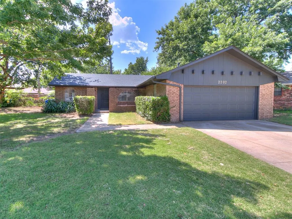 Front exterior — 2202 Louise Lane, Norman, OK 73071