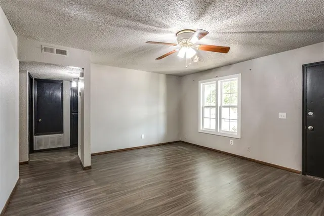 Photo 6 — 12321 Southgate Drive, Yukon, OK 73099