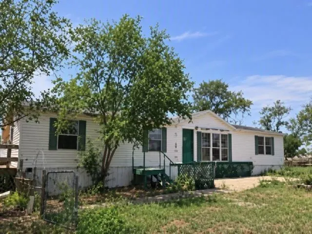 Front exterior — 401 E 1st Street, Foss, OK 73647