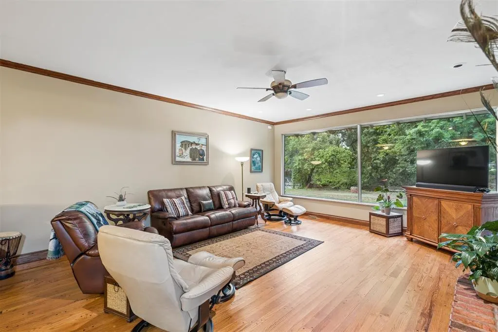 Photo 4 — 9409 SILVER LAKE Drive, Oklahoma City, OK 73162-7526