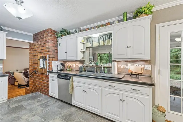 Photo 8 — 9409 SILVER LAKE Drive, Oklahoma City, OK 73162-7526