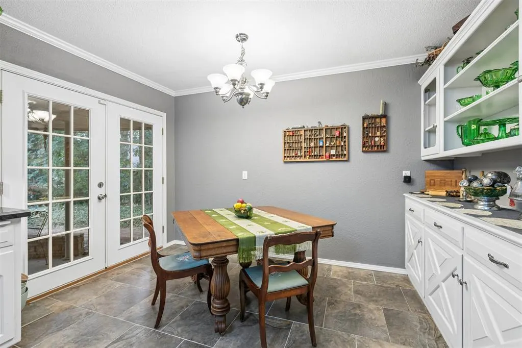 Photo 14 — 9409 SILVER LAKE Drive, Oklahoma City, OK 73162-7526