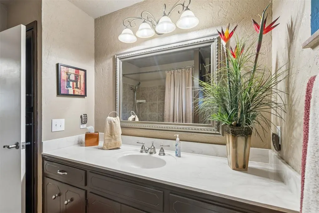 Photo 20 — 9409 SILVER LAKE Drive, Oklahoma City, OK 73162-7526
