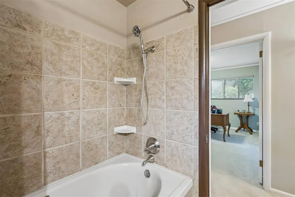 Photo 21 — 9409 SILVER LAKE Drive, Oklahoma City, OK 73162-7526