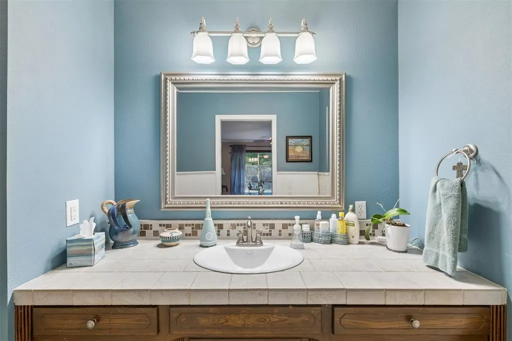 Photo 22 — 9409 SILVER LAKE Drive, Oklahoma City, OK 73162-7526