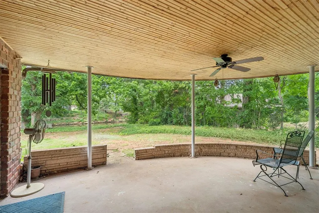 Photo 29 — 9409 SILVER LAKE Drive, Oklahoma City, OK 73162-7526