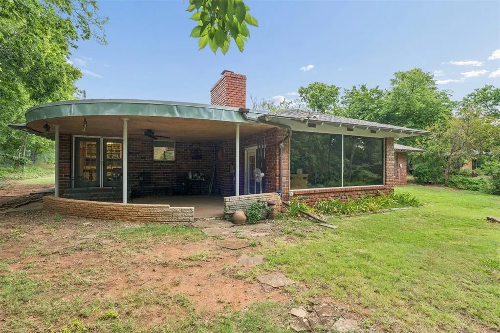 Photo 32 — 9409 SILVER LAKE Drive, Oklahoma City, OK 73162-7526