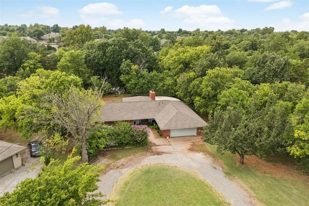 Photo 39 — 9409 SILVER LAKE Drive, Oklahoma City, OK 73162-7526