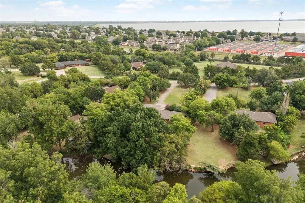 Photo 41 — 9409 SILVER LAKE Drive, Oklahoma City, OK 73162-7526
