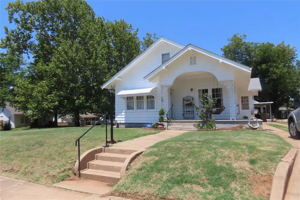 Front exterior — 1228 W Florida Avenue, Chickasha, OK 73018