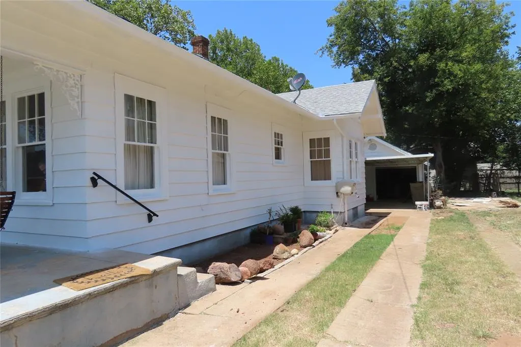 Photo 4 — 1228 W Florida Avenue, Chickasha, OK 73018