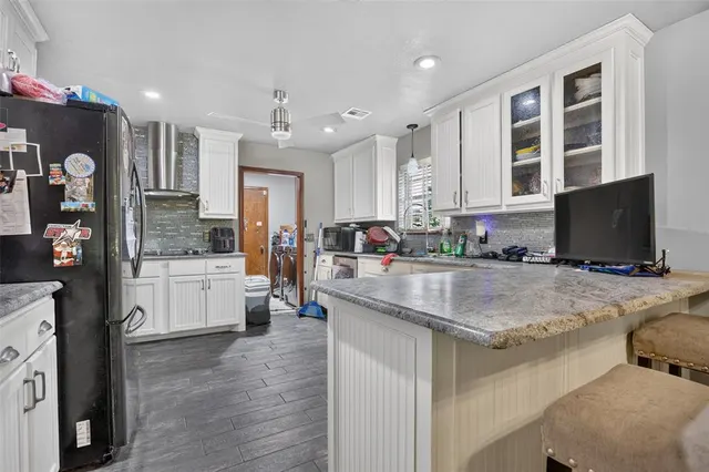 Photo 3 — 3012 N Meadowood Drive, Oklahoma City, OK 73110