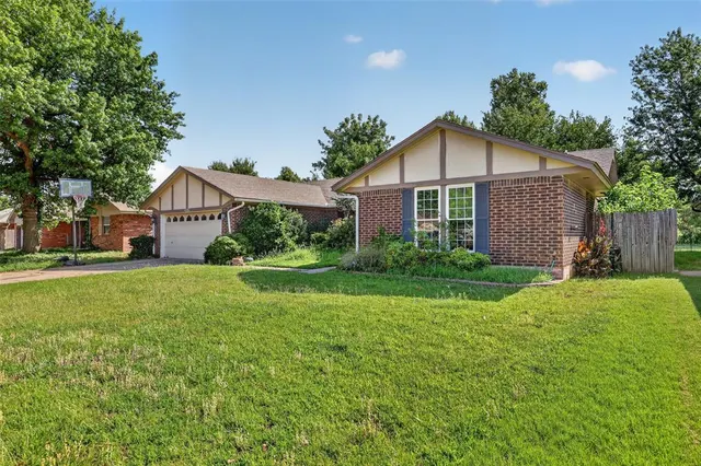 Photo 7 — 3012 N Meadowood Drive, Oklahoma City, OK 73110