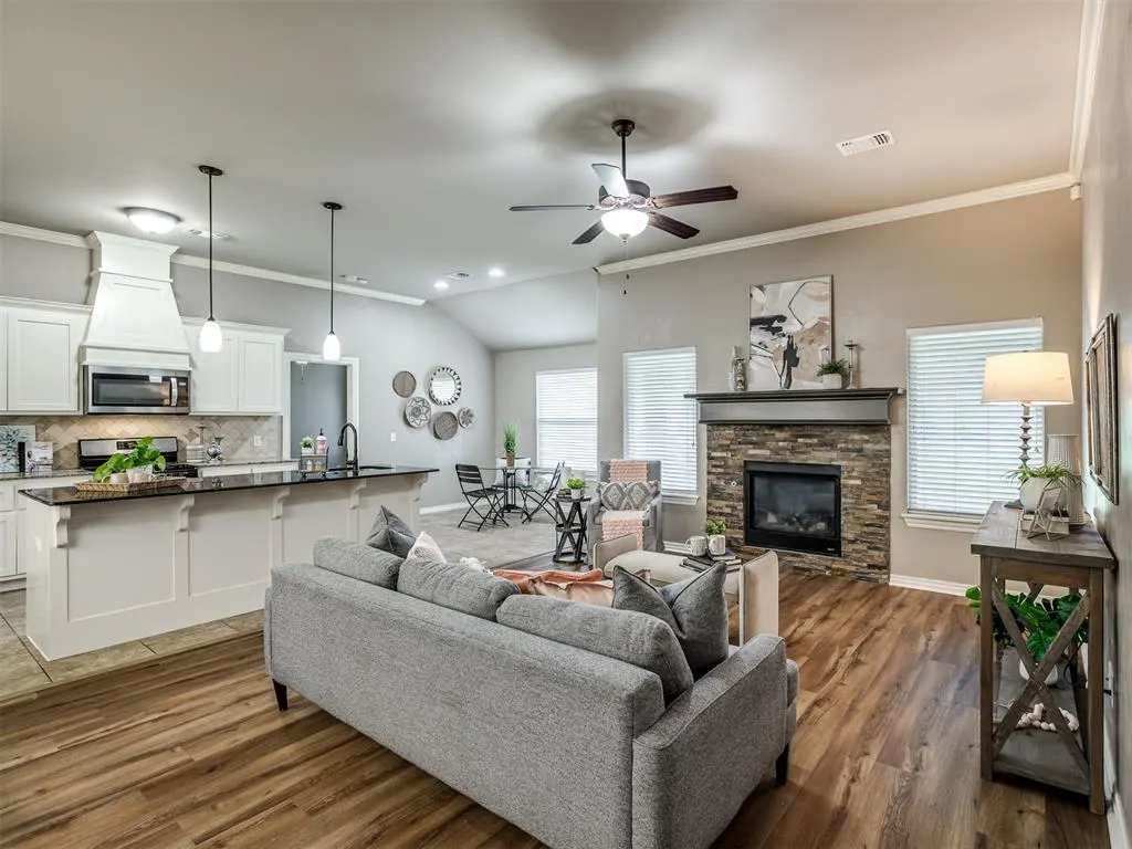 Photo 5 — 4901 Wister Lane, Edmond, OK 73025