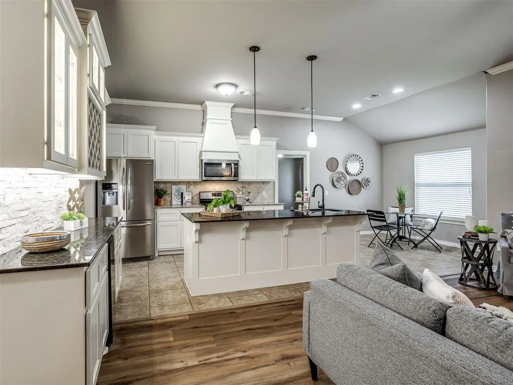 Photo 9 — 4901 Wister Lane, Edmond, OK 73025