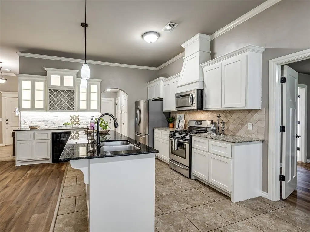 Photo 11 — 4901 Wister Lane, Edmond, OK 73025