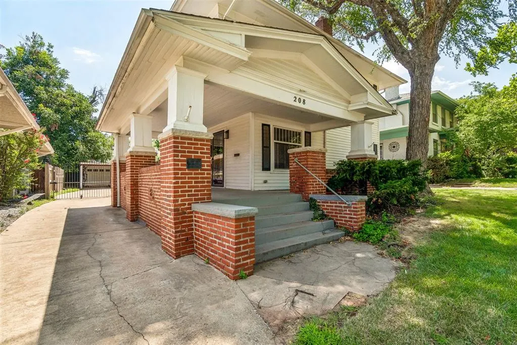Photo 3 — 208 NW 17th Street, Oklahoma City, OK 73103