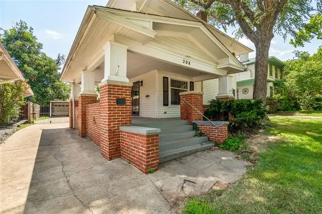 Photo 3 — 208 NW 17th Street, Oklahoma City, OK 73103
