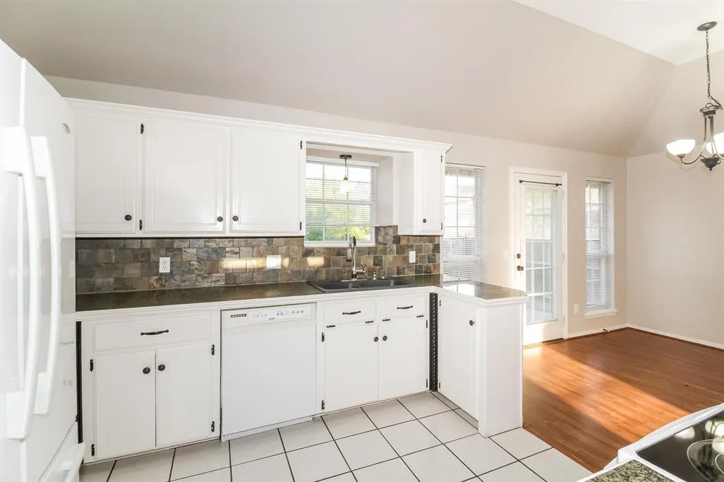 Photo 5 — 2809 Victoria Drive, Norman, OK 73072