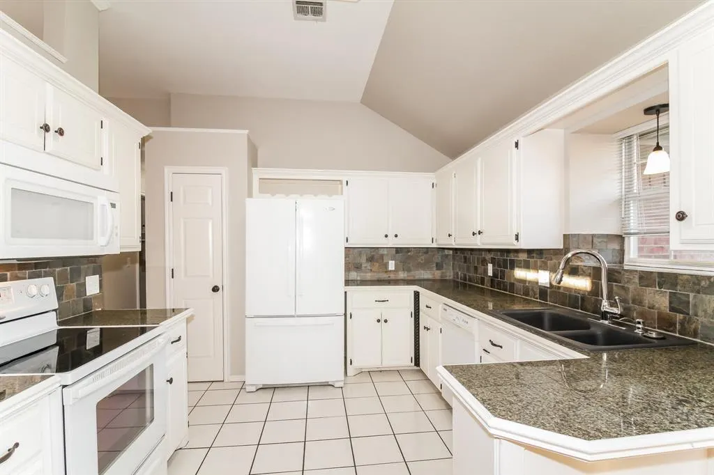 Photo 6 — 2809 Victoria Drive, Norman, OK 73072