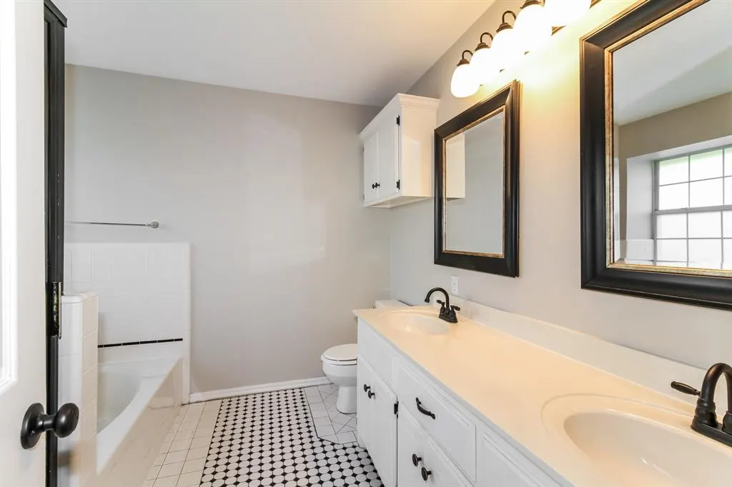 Photo 9 — 2809 Victoria Drive, Norman, OK 73072