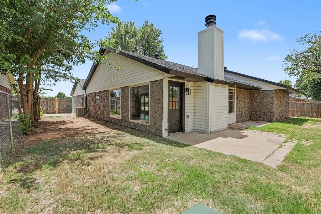 Photo 31 — 10333 Glascow Drive, Yukon, OK 73099