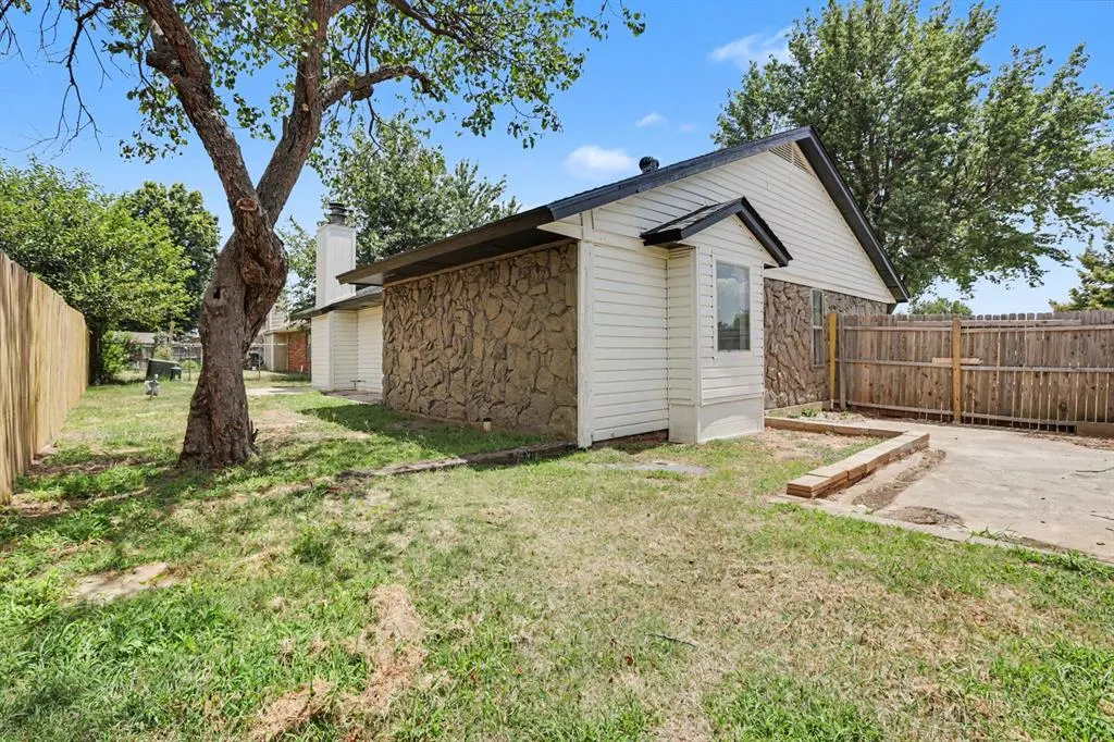 Photo 32 — 10333 Glascow Drive, Yukon, OK 73099