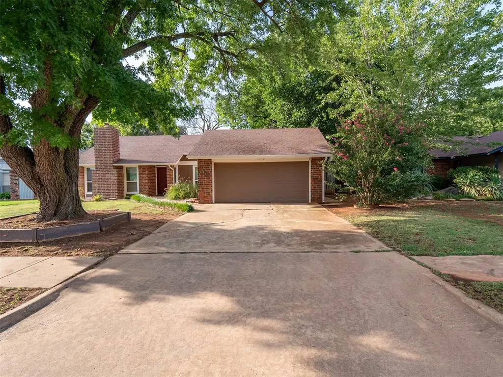 Front exterior — 2109 Bois De Arc Circle, Norman, OK 73071