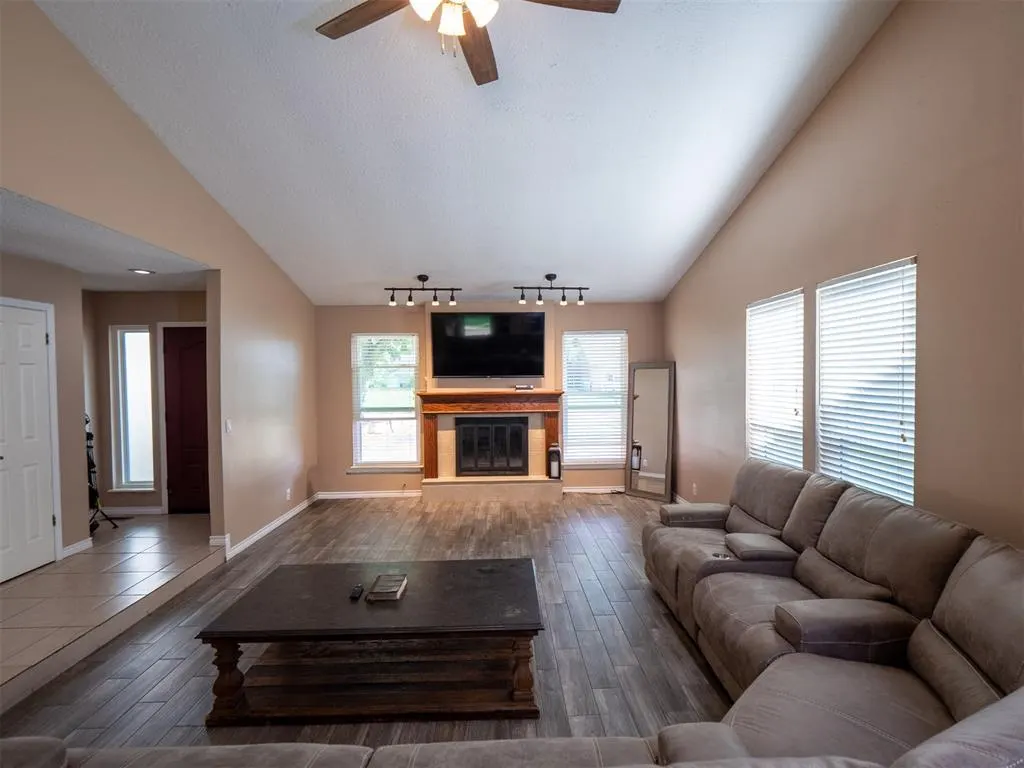 Photo 2 — 2109 Bois De Arc Circle, Norman, OK 73071