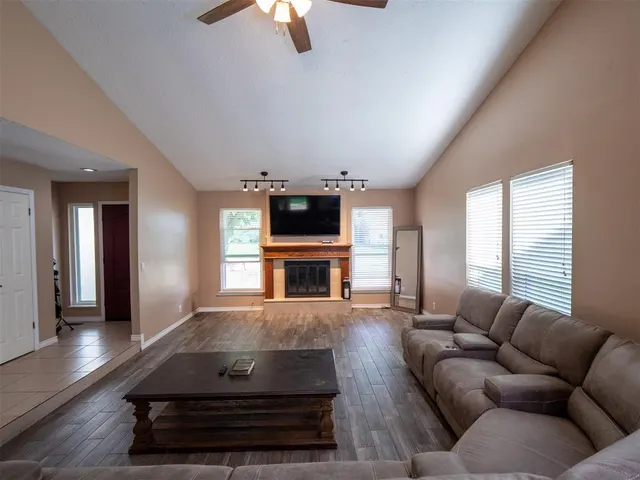 Photo 2 — 2109 Bois De Arc Circle, Norman, OK 73071
