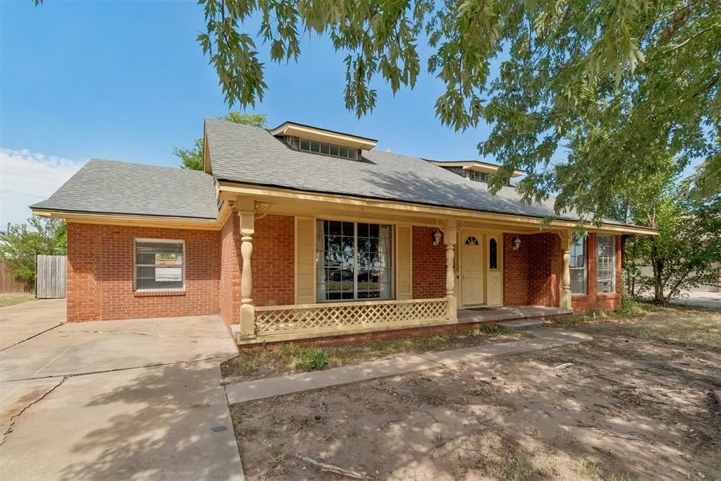 Photo 2 — 3705 N Cromwell Avenue, Oklahoma City, OK 73112
