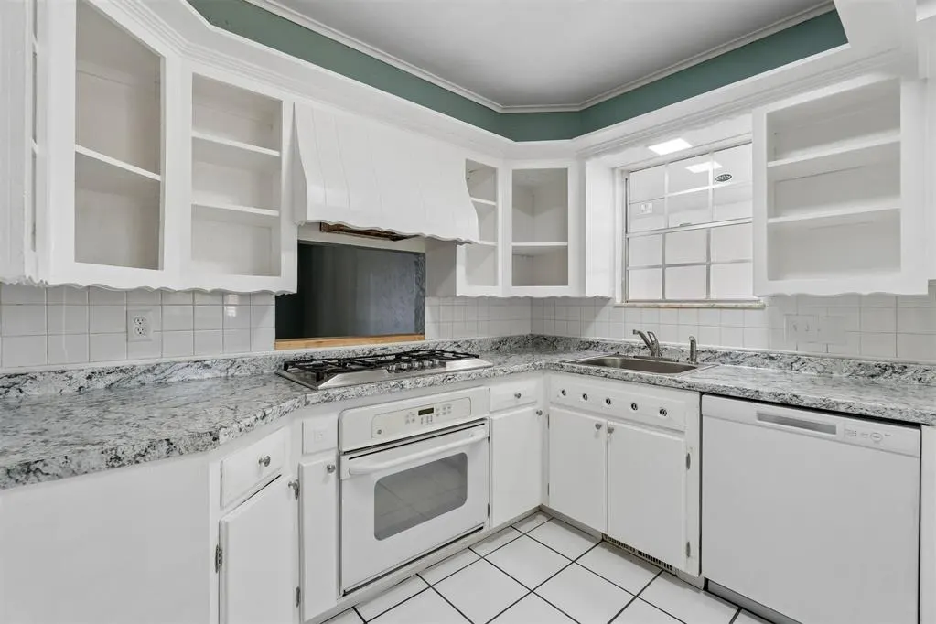 Photo 13 — 3705 N Cromwell Avenue, Oklahoma City, OK 73112