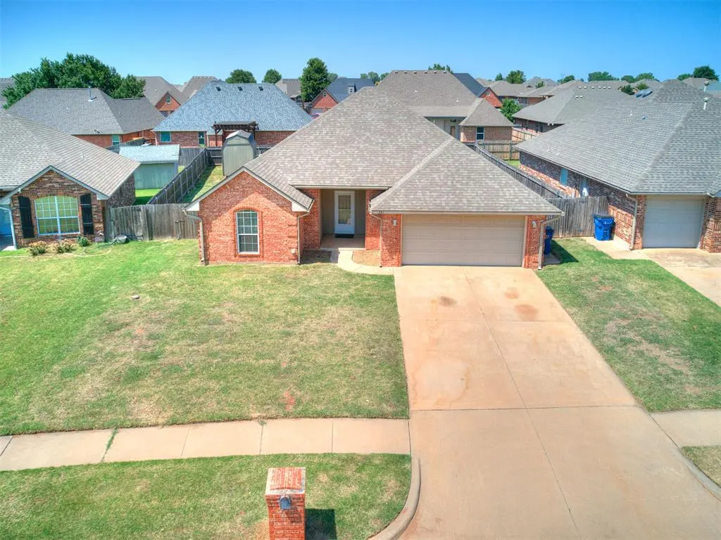 Photo 2 — 341 E Plantation Terrace, Mustang, OK 73064