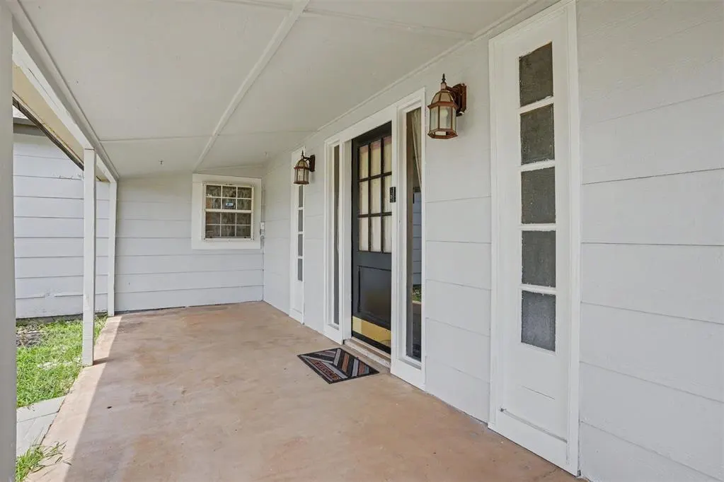 Front exterior — 110 W Davis Street, Tipton, OK 73570